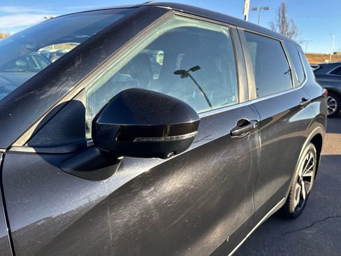 Used 2022 Mitsubishi Outlander SE image 27