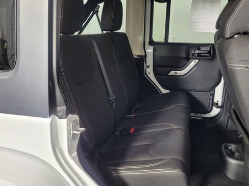 Used 2018 Jeep Wrangler Unlimited Sahara image 26