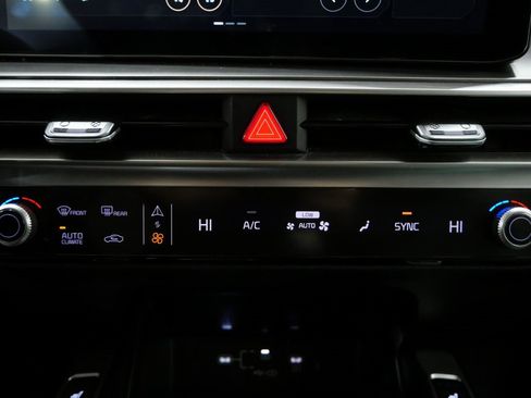 Used 2024 Kia Sorento S image 18