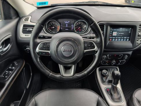 Used 2020 Jeep Compass Latitude w/ Cold Weather Group AWD/4WD image 19