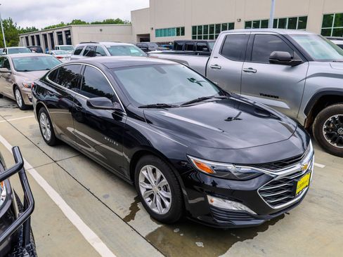 Used 2022 Chevrolet Malibu LT FWD image 2