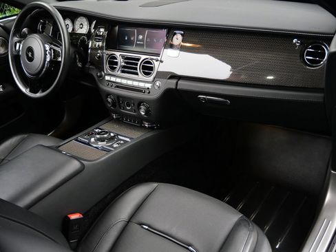 Used 2020 Rolls-Royce Dawn image 18