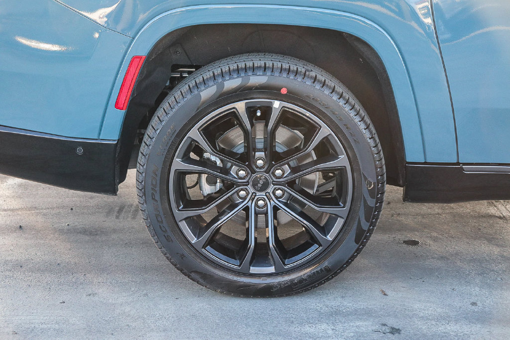 New 2026 Jeep Grand Wagoneer L Summit AWD/4WD image 12