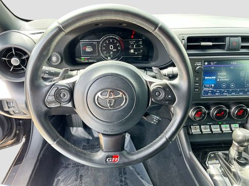 Used 2023 Toyota GR86 RWD image 11
