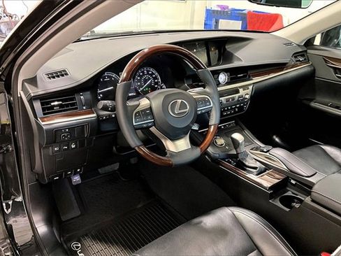 Used 2017 Lexus ES 350 w/ Luxury Package image 17