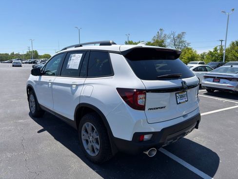 Used 2025 Honda Passport TrailSport image 4