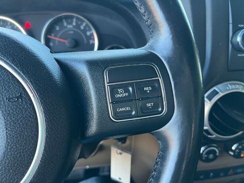 Used 2017 Jeep Wrangler Unlimited Sahara w/ Connectivity Group image 29