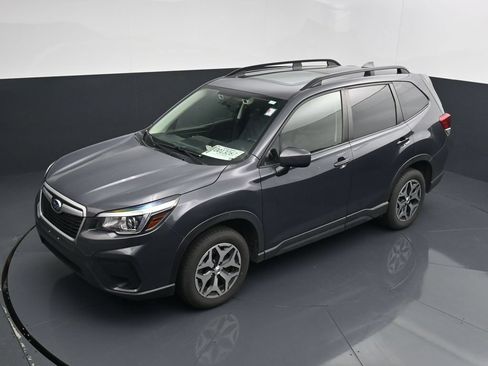 Used 2020 Subaru Forester Premium AWD/4WD image 12
