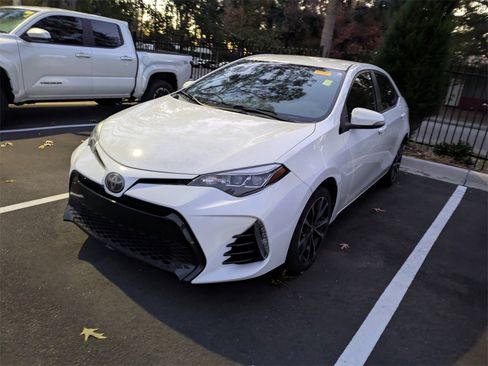 Used 2018 Toyota Corolla SE image 4