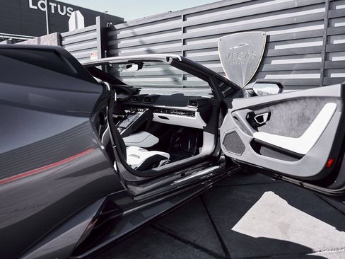 Used 2024 Lamborghini Huracan EVO AWD/4WD image 31