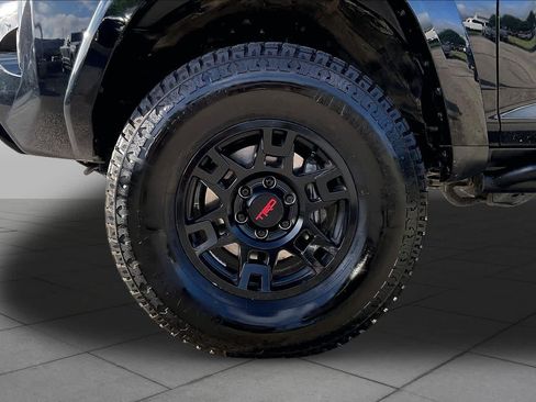 Used 2022 Toyota 4Runner SR5 Premium w/ Moonroof Package AWD/4WD image 10
