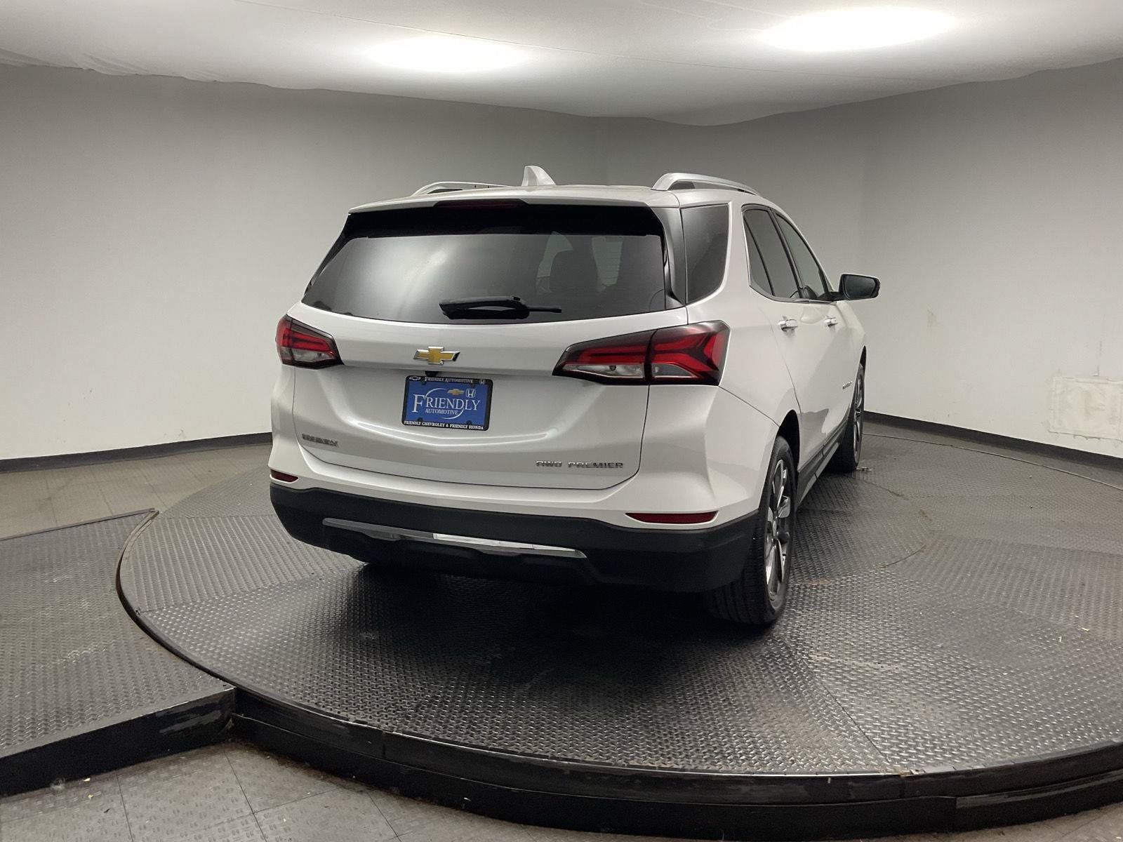 Used 2022 Chevrolet Equinox Premier AWD/4WD image 7