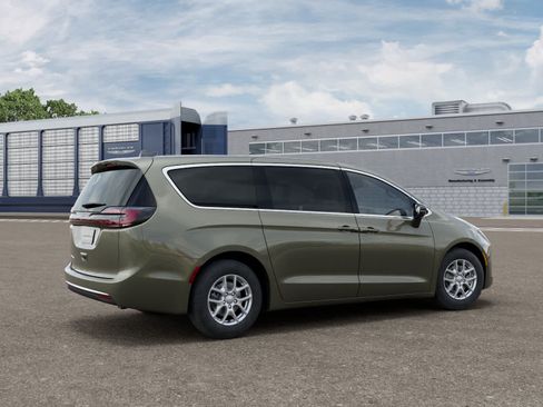 New 2027 Chrysler Pacifica Select FWD image 4