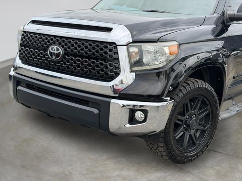 Used 2018 Toyota Tundra SR5 w/ SR5 Upgrade Package image 16