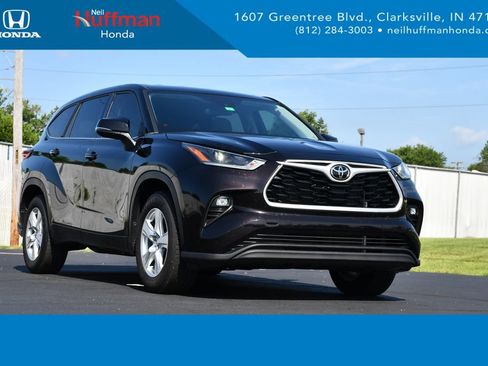 Used 2021 Toyota Highlander LE FWD image 1