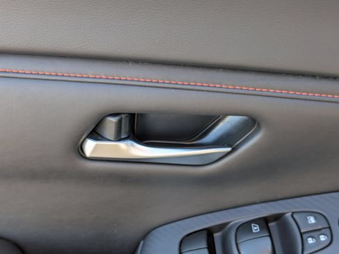 Used 2025 Nissan Sentra SR w/ SR Premium Package FWD image 12