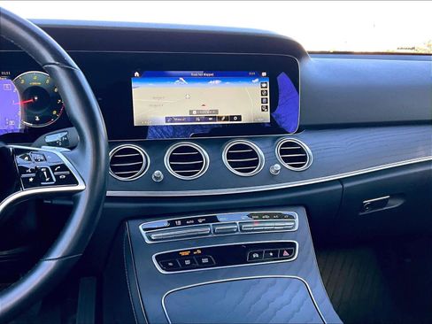 Used 2022 Mercedes-Benz E 350 4MATIC Sedan image 18