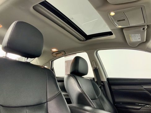 Used 2017 Nissan Altima 2.5 SL w/ 2.5 Technology Package image 2