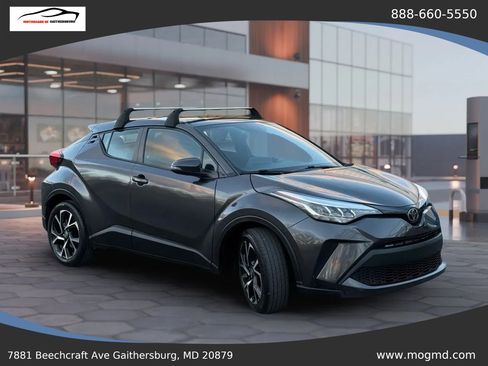 Used 2022 Toyota C-HR XLE FWD image 2