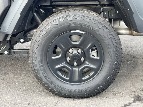 New 2025 Jeep Gladiator Sport image 11