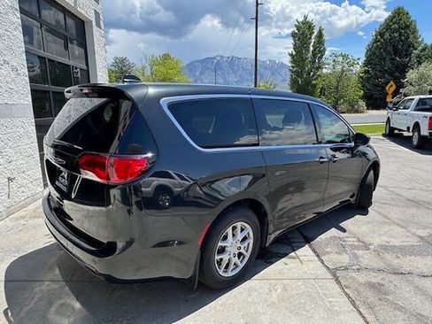Used 2017 Chrysler Pacifica Touring Plus FWD image 5