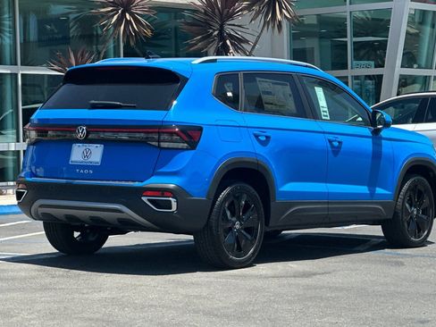 New 2026 Volkswagen Taos SE FWD image 5