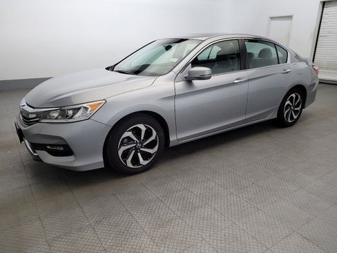 Used 2017 Honda Accord EX-L image 2