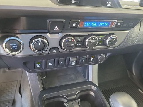 Used 2020 Toyota Tacoma TRD Sport w/ TRD Premium Sport Package AWD/4WD image 21