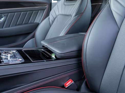 Used 2024 Bentley Continental GT image 25