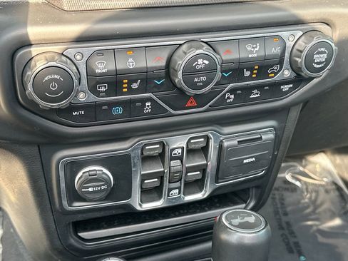 Used 2023 Jeep Wrangler Unlimited Sahara w/ Cold Weather Group AWD/4WD image 25