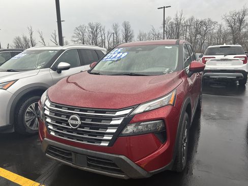 Used 2025 Nissan Rogue SV image 3