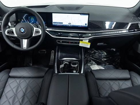 Used 2026 BMW X7 xDrive40i w/ M Sport Package AWD/4WD image 25