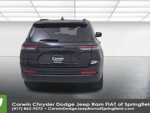 Certified 2023 Jeep Grand Cherokee Limited w/ Black Appearance Package image 13