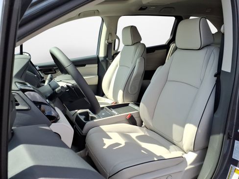 New 2026 Honda Odyssey Touring image 7