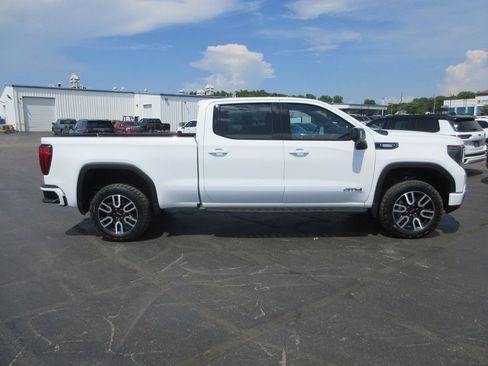 Used 2024 GMC Sierra 1500 AT4 w/ Technology Package AWD/4WD image 5