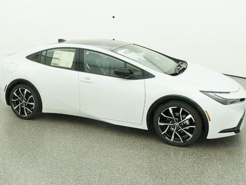 New 2026 Toyota Prius Plug-In Hybrid FWD image 12