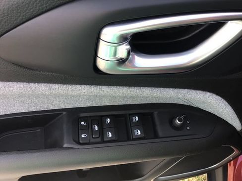 Used 2025 Jeep Compass Latitude AWD/4WD image 23