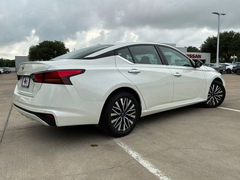 Used 2025 Nissan Altima 2.5 SV FWD image 6