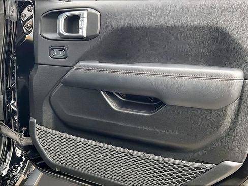 Used 2023 Jeep Wrangler Rubicon 392 image 21