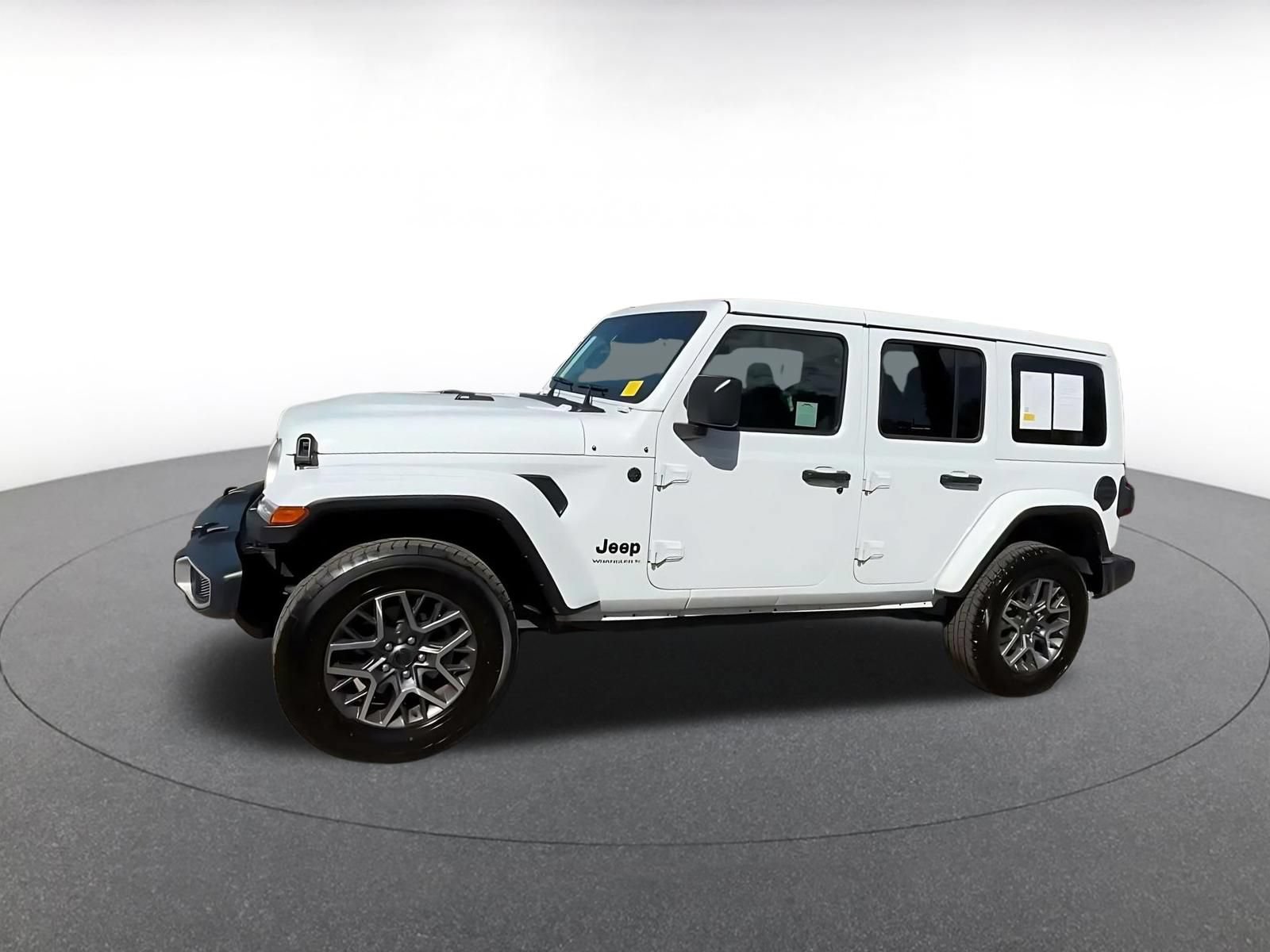 Used 2025 Jeep Wrangler Unlimited Sahara AWD/4WD image 7