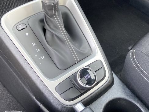 Used 2025 Hyundai Venue SEL FWD image 41