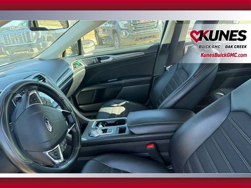 Used 2017 Ford Fusion SE w/ Equipment Group 201A image 7