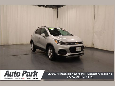 Used 2020 Chevrolet Trax LT w/ LT Convenience Package AWD/4WD image 1
