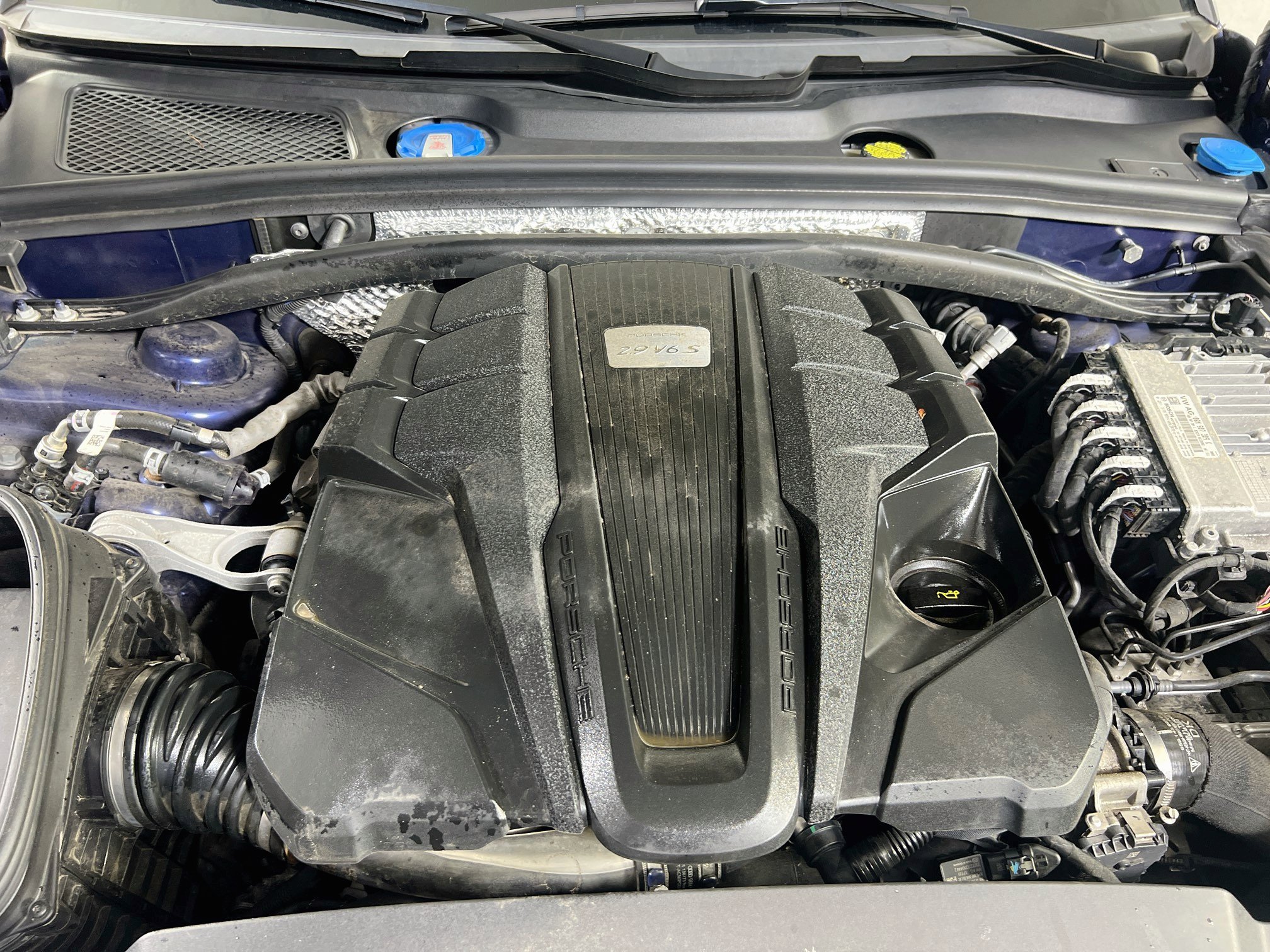 Used 2023 Porsche Macan S AWD/4WD image 32