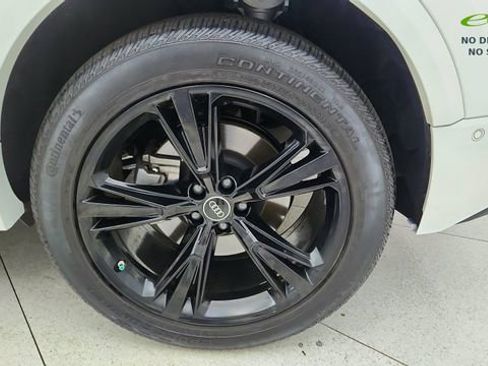 Used 2023 Audi Q8 Premium w/ Convenience Package AWD/4WD image 61