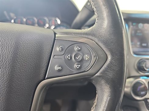 Used 2019 Chevrolet Suburban LT image 24