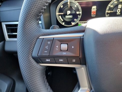 New 2025 Mitsubishi Outlander SE image 29