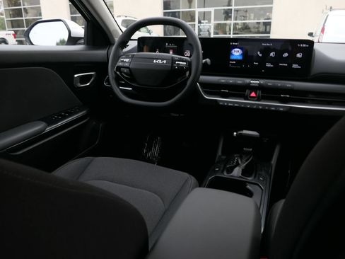 Used 2025 Kia K4 FWD image 26