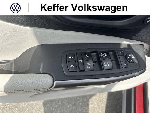 Used 2019 Jeep Cherokee Limited FWD image 15