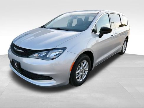 Used 2024 Chrysler Voyager LX FWD image 2